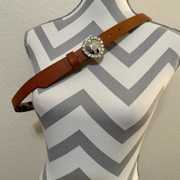 Betsey Johnson Jeweled Heart Buckle Cognac Brown Faux Leather Belt XL - Picture 13 of 13